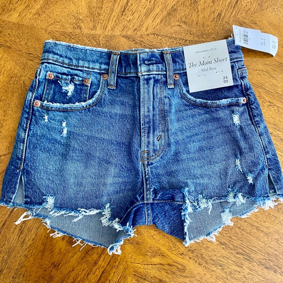 Abercrombie & Fitch Pants - NWT Abercrombie midrise mom shorts.